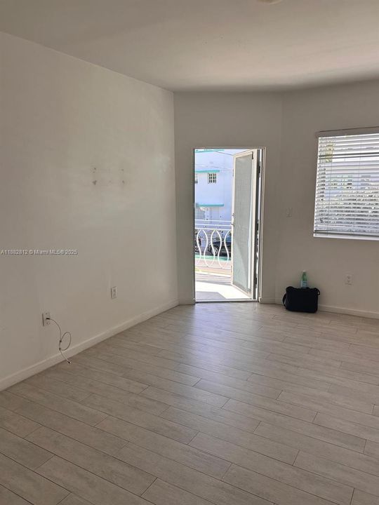 For Rent: $1,800 (1 beds, 1 baths, 391 Square Feet)
