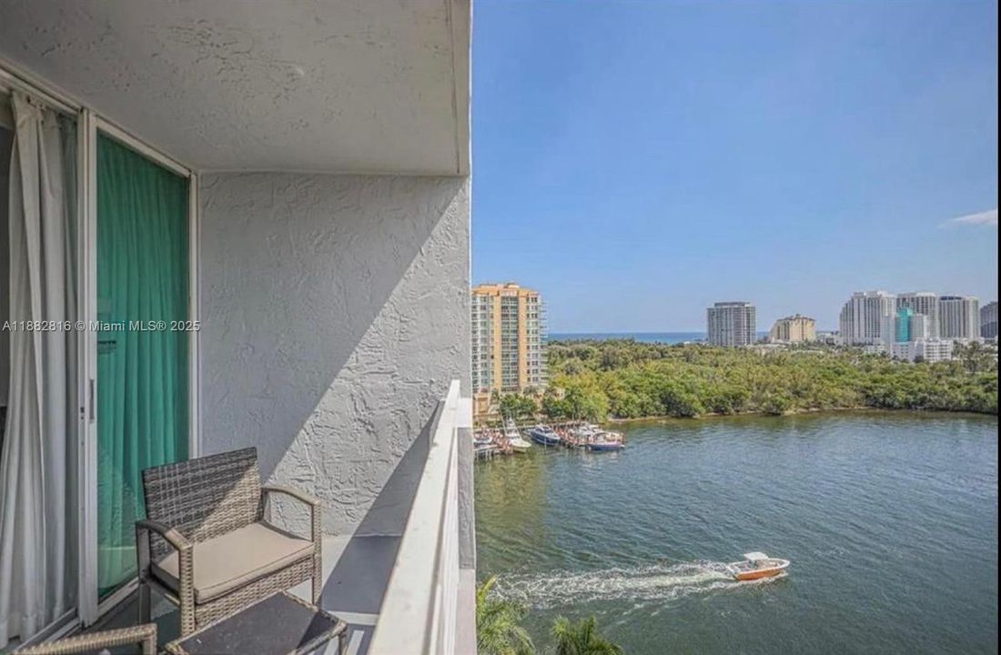 For Sale: $169,900 (1 beds, 1 baths, 548 Square Feet)