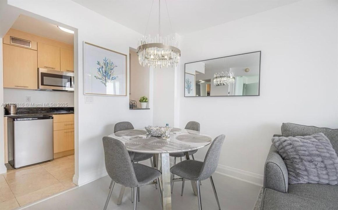 For Sale: $169,900 (1 beds, 1 baths, 548 Square Feet)