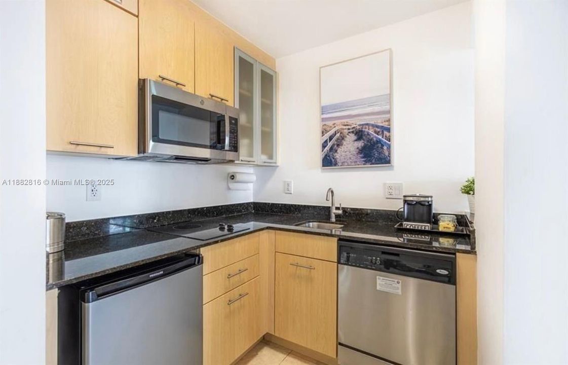 For Sale: $169,900 (1 beds, 1 baths, 548 Square Feet)