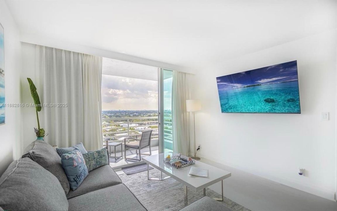 For Sale: $169,900 (1 beds, 1 baths, 548 Square Feet)