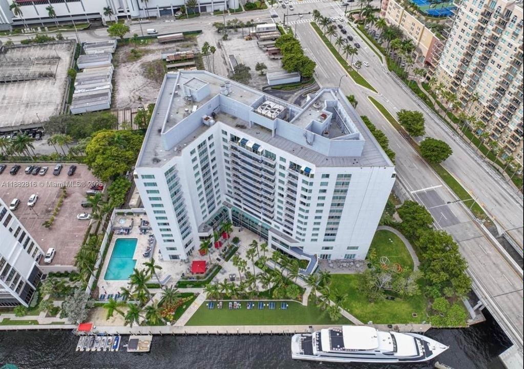 For Sale: $169,900 (1 beds, 1 baths, 548 Square Feet)