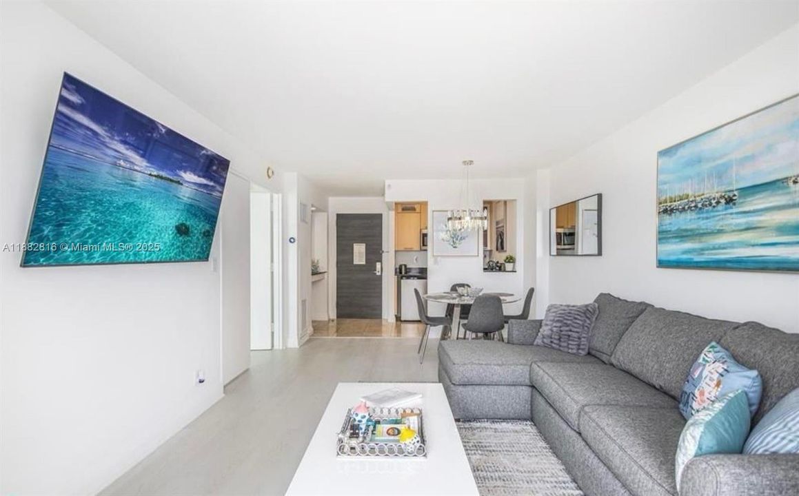 For Sale: $169,900 (1 beds, 1 baths, 548 Square Feet)