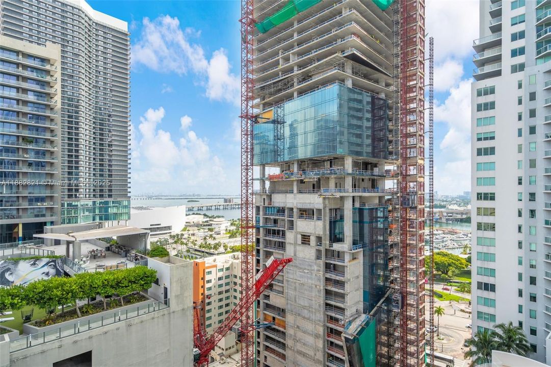 For Sale: $375,000 (1 beds, 1 baths, 784 Square Feet)