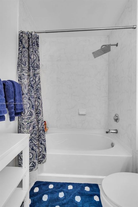 For Sale: $375,000 (1 beds, 1 baths, 784 Square Feet)