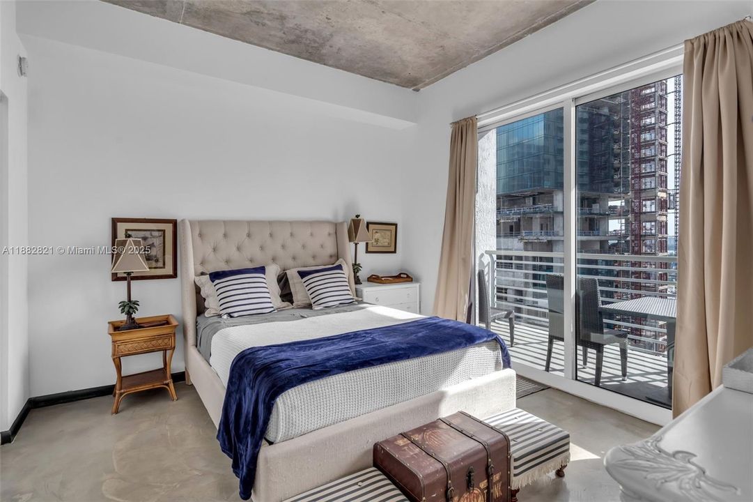 For Sale: $375,000 (1 beds, 1 baths, 784 Square Feet)