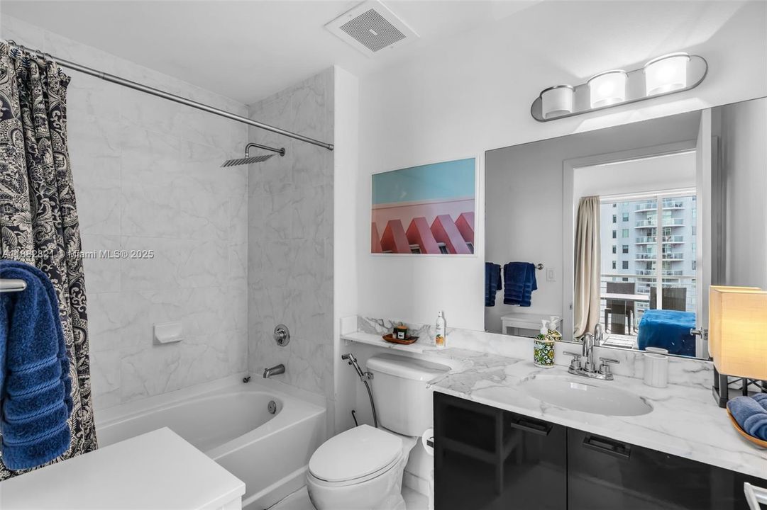 For Sale: $375,000 (1 beds, 1 baths, 784 Square Feet)