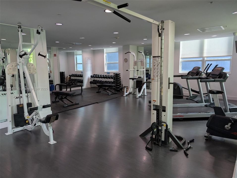 For Sale: $375,000 (1 beds, 1 baths, 784 Square Feet)