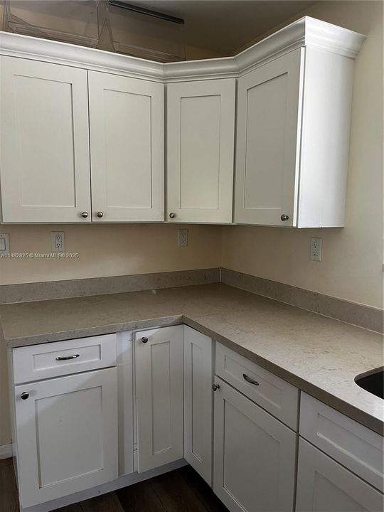 Под контрактом: $3,200 (3 спален, 2 ванн, 1710 Квадратных фут)