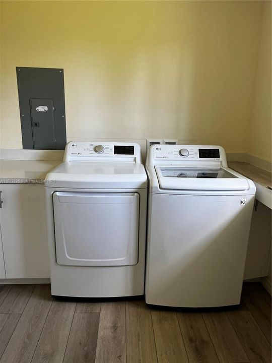 Под контрактом: $3,200 (3 спален, 2 ванн, 1710 Квадратных фут)