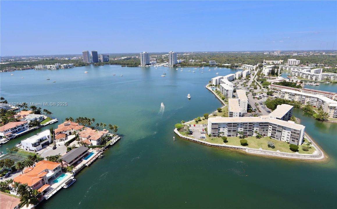 For Sale: $1,195,000 (3 beds, 2 baths, 2055 Square Feet)