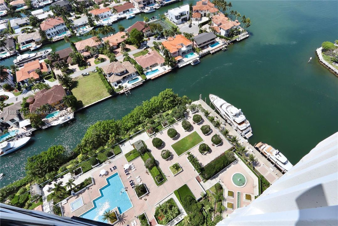 For Sale: $1,195,000 (3 beds, 2 baths, 2055 Square Feet)