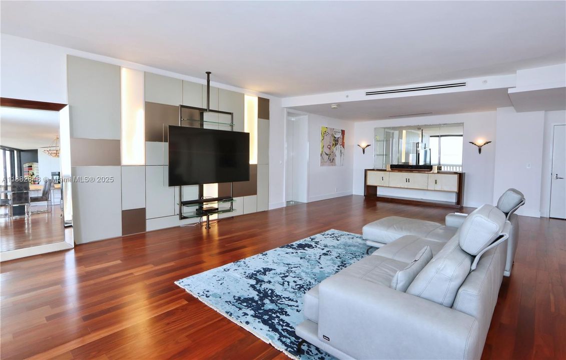 For Sale: $1,195,000 (3 beds, 2 baths, 2055 Square Feet)