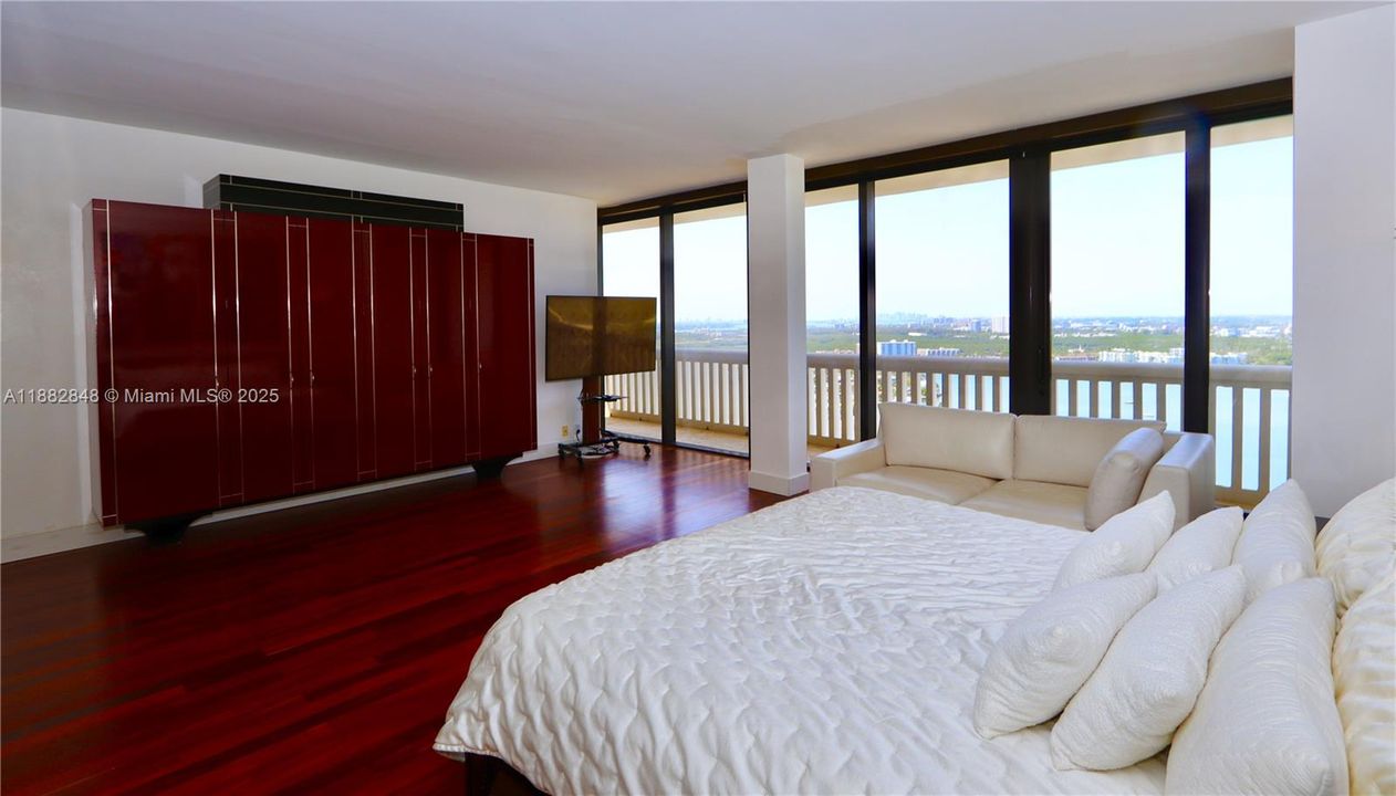 For Sale: $1,195,000 (3 beds, 2 baths, 2055 Square Feet)