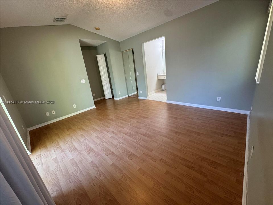 En Venta: $629,000 (3 camas, 2 baños, 1420 Pies cuadrados)