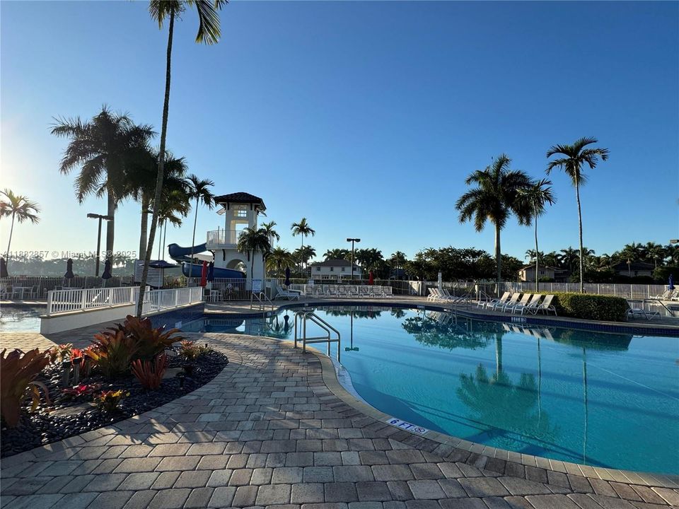 En Venta: $629,000 (3 camas, 2 baños, 1420 Pies cuadrados)