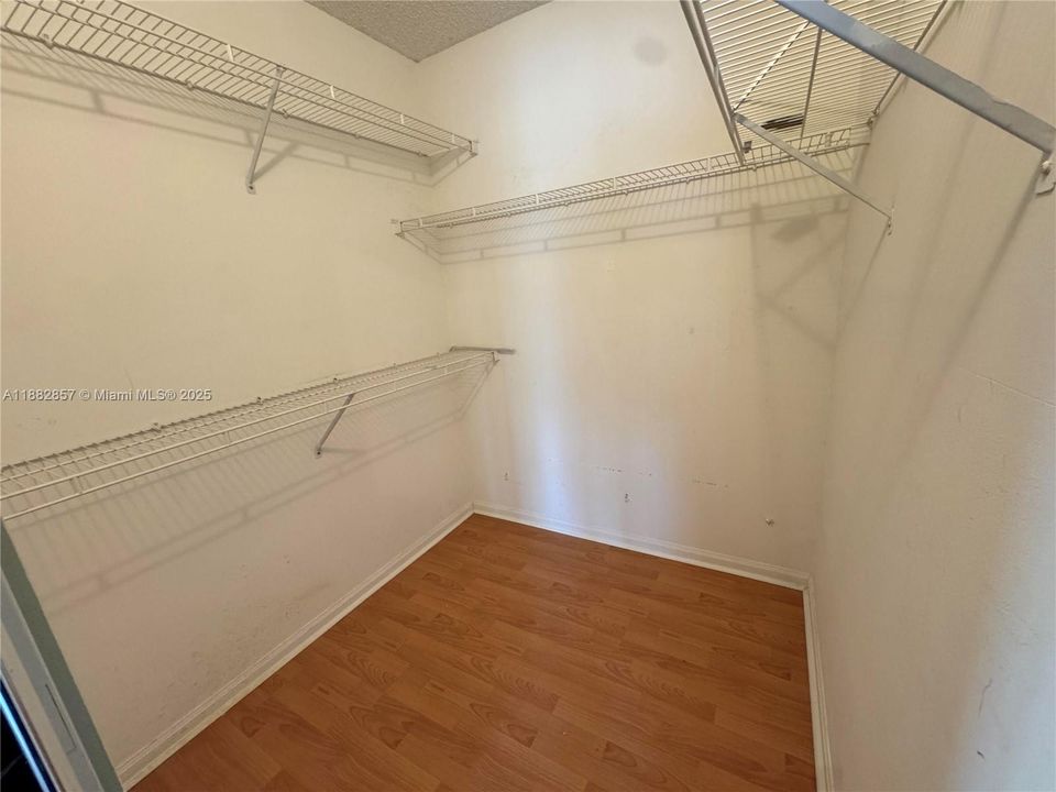 En Venta: $629,000 (3 camas, 2 baños, 1420 Pies cuadrados)