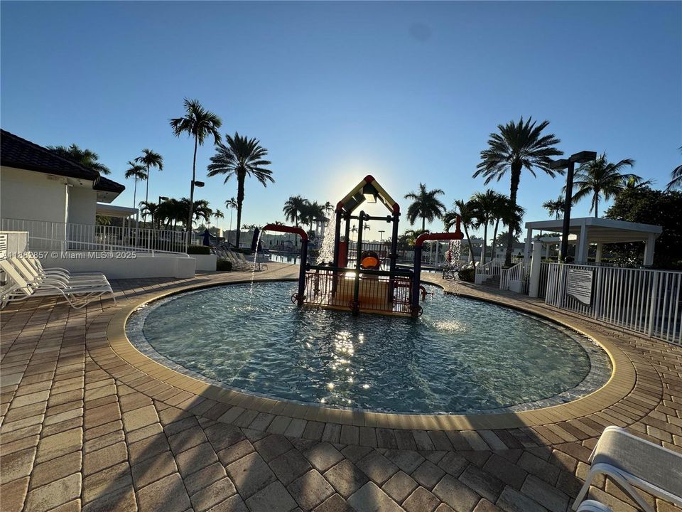 En Venta: $629,000 (3 camas, 2 baños, 1420 Pies cuadrados)