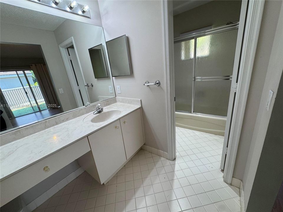 En Venta: $629,000 (3 camas, 2 baños, 1420 Pies cuadrados)