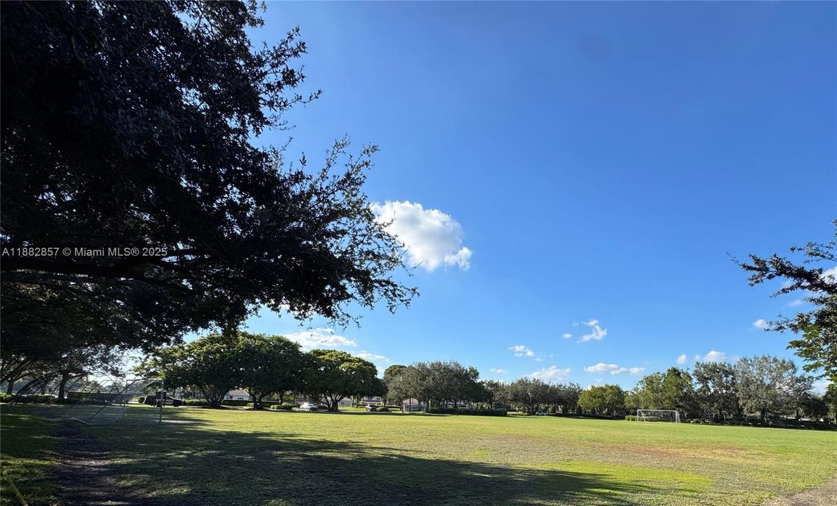 En Venta: $629,000 (3 camas, 2 baños, 1420 Pies cuadrados)