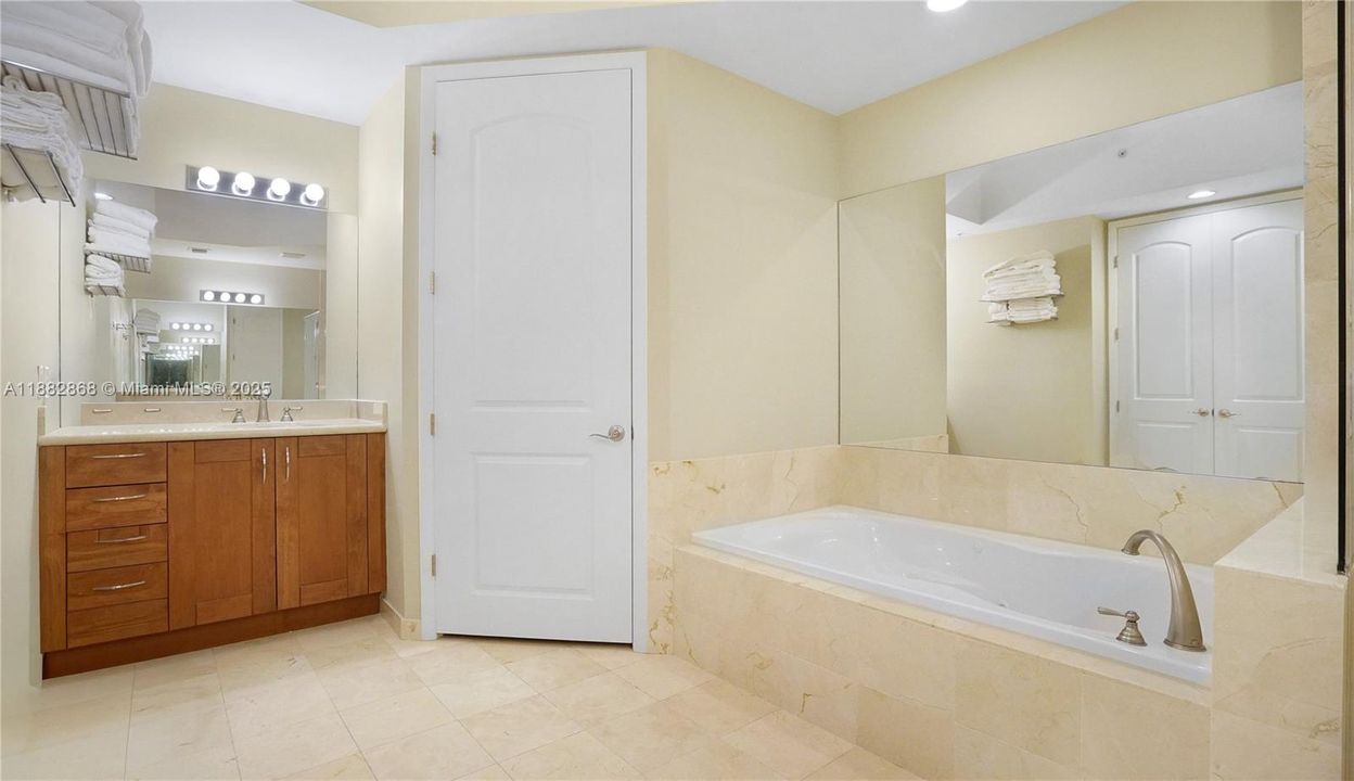 Activo con contrato: $1,750,000 (3 camas, 3 baños, 2264 Pies cuadrados)