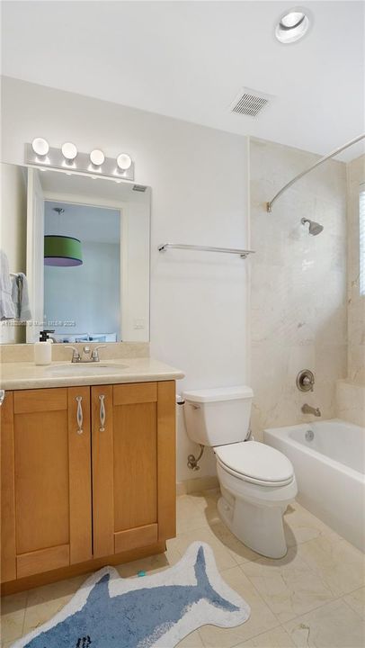 Activo con contrato: $1,750,000 (3 camas, 3 baños, 2264 Pies cuadrados)