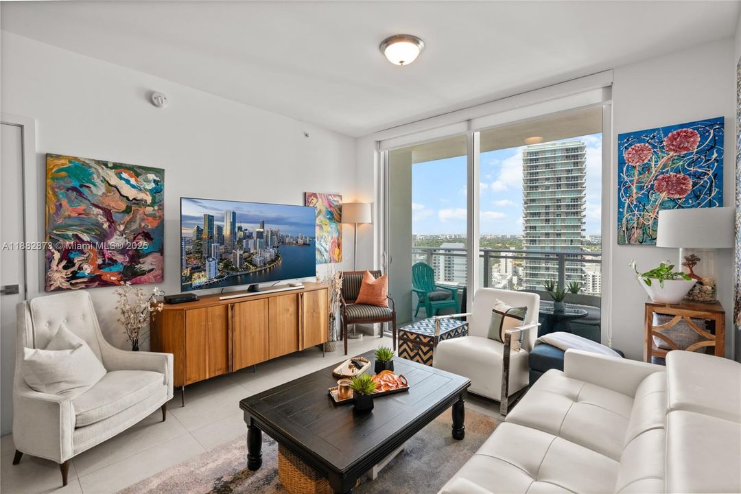 待售: $585,000 (1 贝兹, 1 浴室, 748 平方英尺)