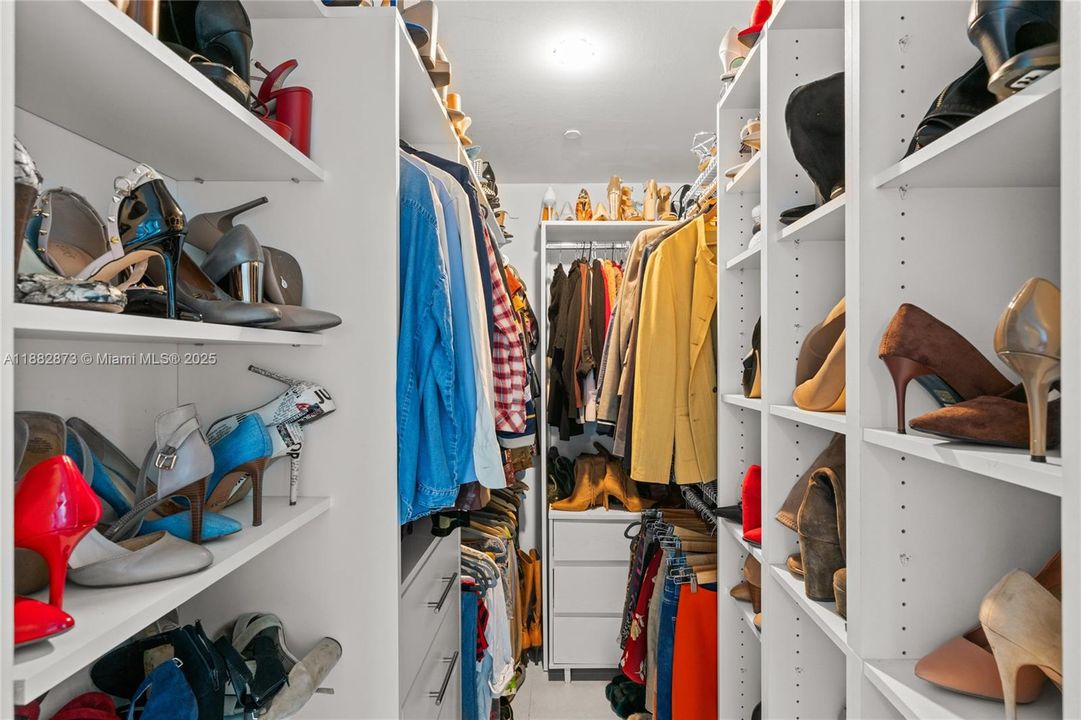 待售: $585,000 (1 贝兹, 1 浴室, 748 平方英尺)