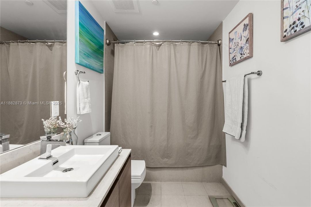 待售: $585,000 (1 贝兹, 1 浴室, 748 平方英尺)