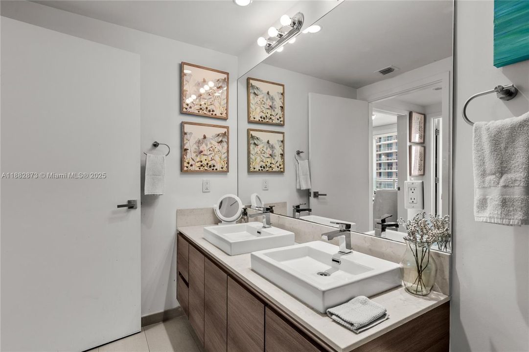 待售: $585,000 (1 贝兹, 1 浴室, 748 平方英尺)