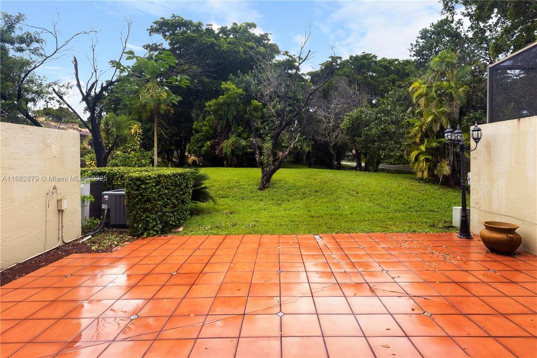 Под контрактом: $600,000 (3 спален, 2 ванн, 1712 Квадратных фут)