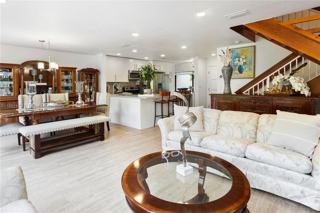 Под контрактом: $600,000 (3 спален, 2 ванн, 1712 Квадратных фут)