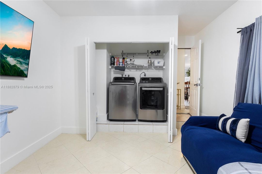 Под контрактом: $600,000 (3 спален, 2 ванн, 1712 Квадратных фут)