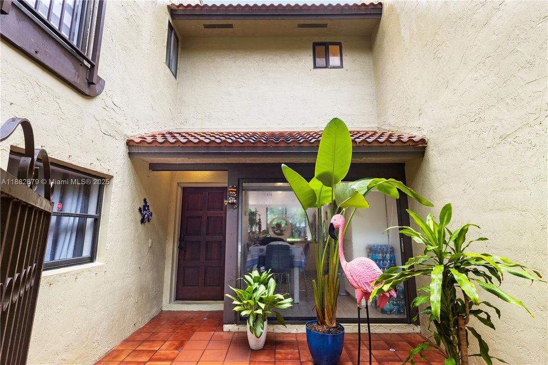 Под контрактом: $600,000 (3 спален, 2 ванн, 1712 Квадратных фут)