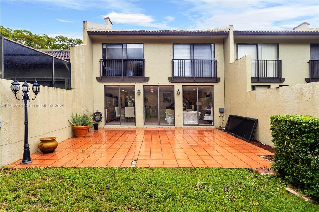 Под контрактом: $600,000 (3 спален, 2 ванн, 1712 Квадратных фут)