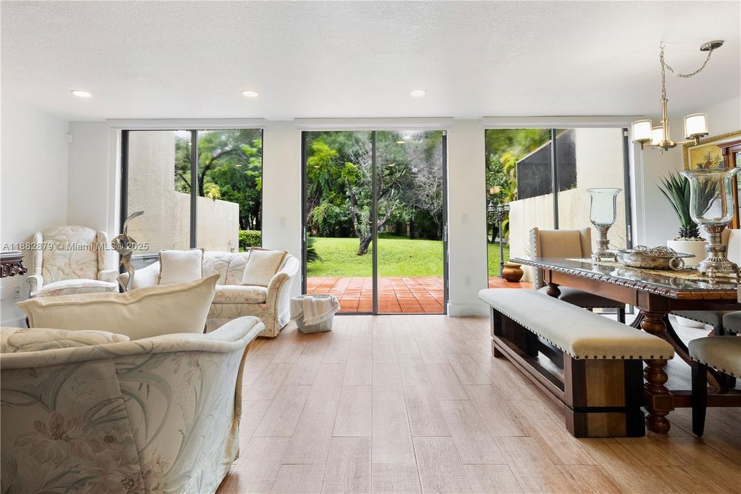 Под контрактом: $600,000 (3 спален, 2 ванн, 1712 Квадратных фут)