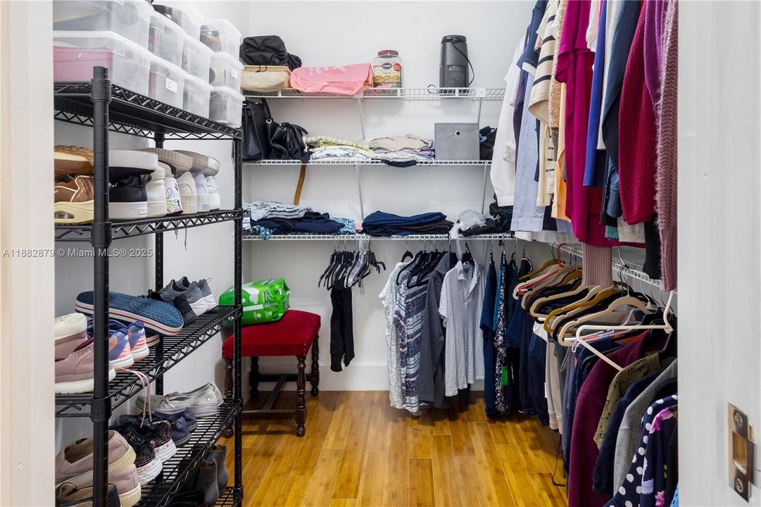 Под контрактом: $600,000 (3 спален, 2 ванн, 1712 Квадратных фут)