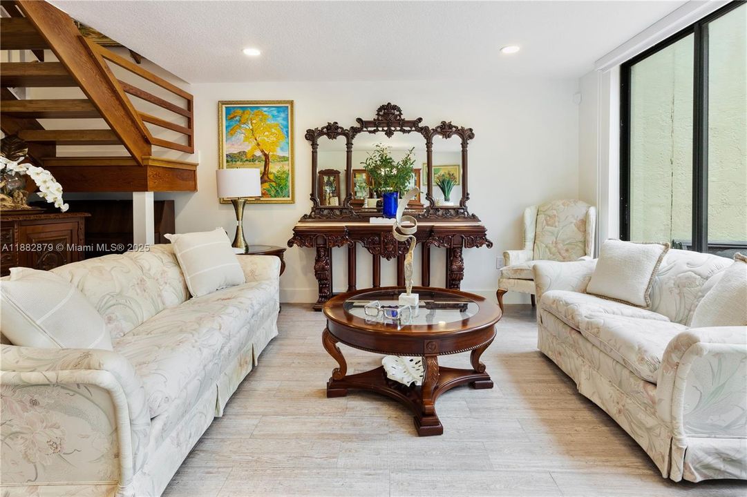 Под контрактом: $600,000 (3 спален, 2 ванн, 1712 Квадратных фут)