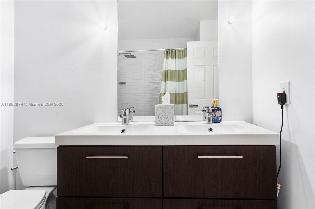 Под контрактом: $600,000 (3 спален, 2 ванн, 1712 Квадратных фут)