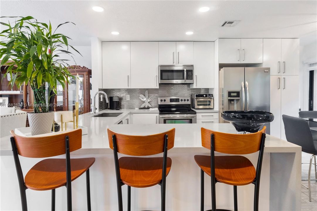 Под контрактом: $600,000 (3 спален, 2 ванн, 1712 Квадратных фут)