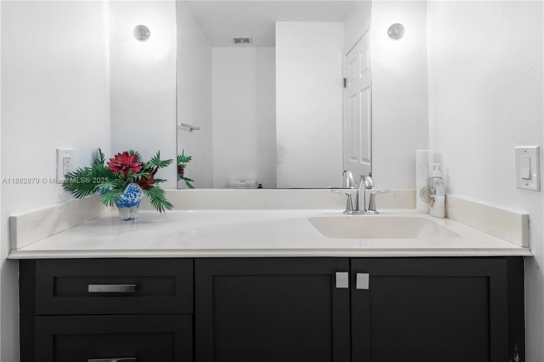 Под контрактом: $600,000 (3 спален, 2 ванн, 1712 Квадратных фут)