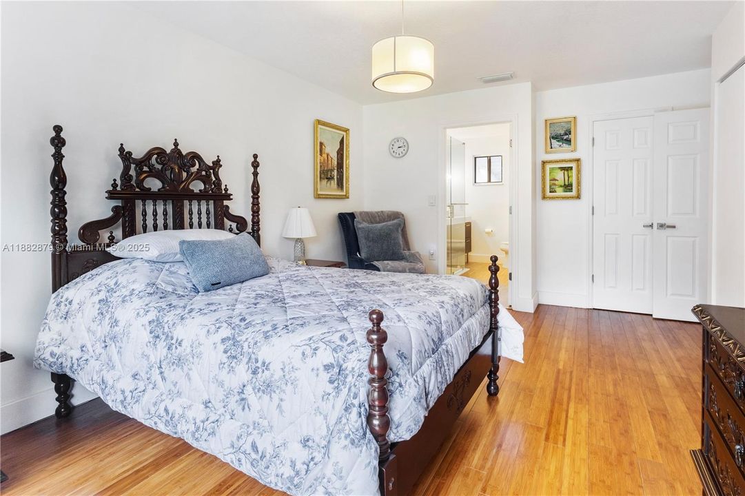 Под контрактом: $600,000 (3 спален, 2 ванн, 1712 Квадратных фут)