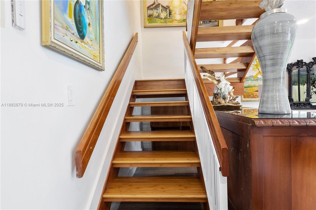 Под контрактом: $600,000 (3 спален, 2 ванн, 1712 Квадратных фут)