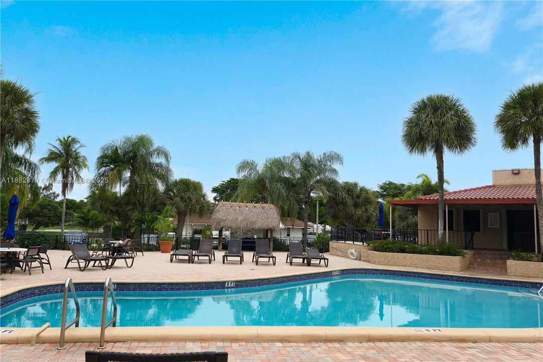 Под контрактом: $600,000 (3 спален, 2 ванн, 1712 Квадратных фут)