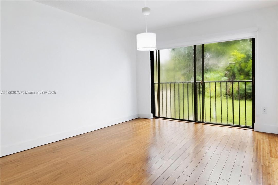 Под контрактом: $600,000 (3 спален, 2 ванн, 1712 Квадратных фут)