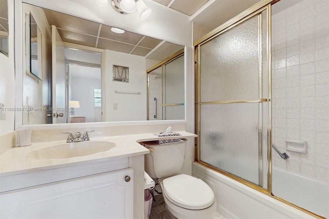 For Sale: $349,000 (2 beds, 2 baths, 1000 Square Feet)