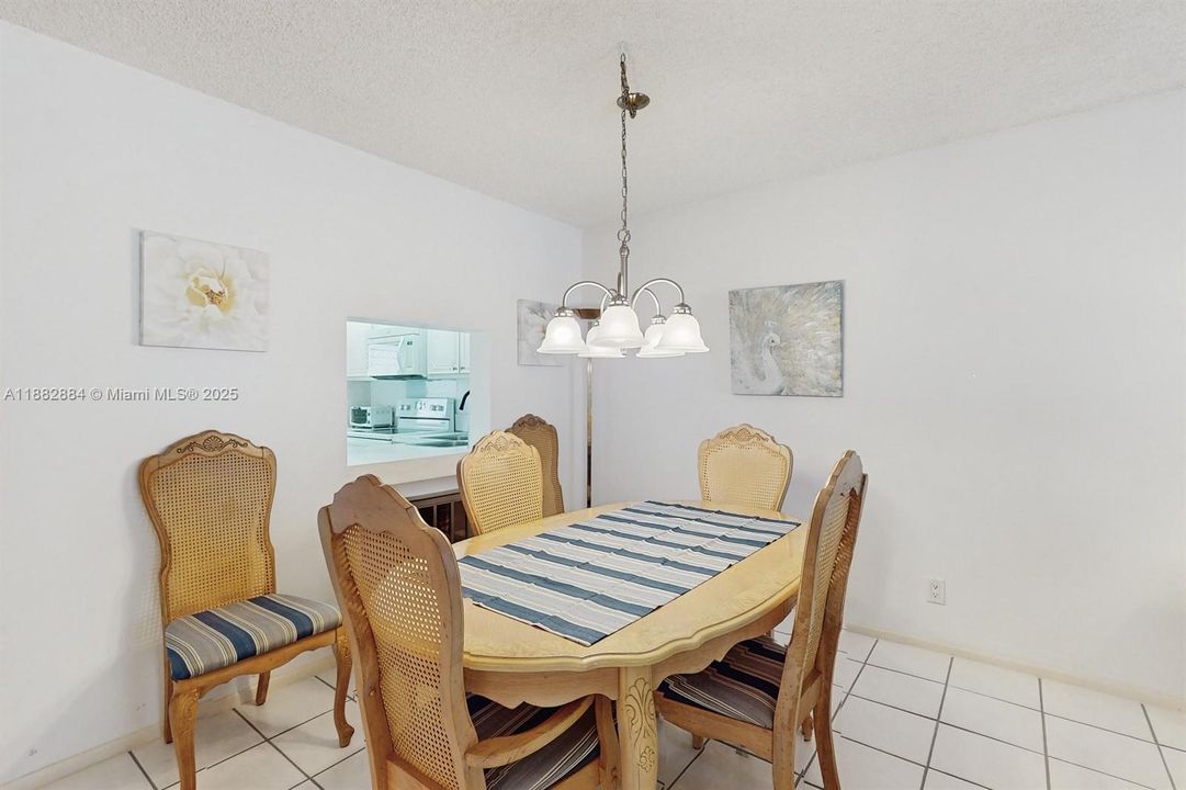 For Sale: $349,000 (2 beds, 2 baths, 1000 Square Feet)