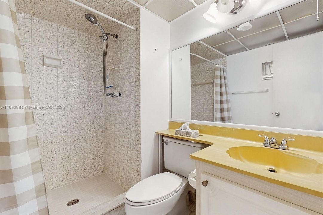 For Sale: $349,000 (2 beds, 2 baths, 1000 Square Feet)