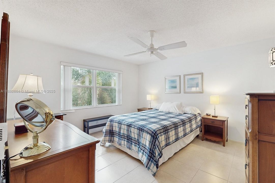 For Sale: $349,000 (2 beds, 2 baths, 1000 Square Feet)