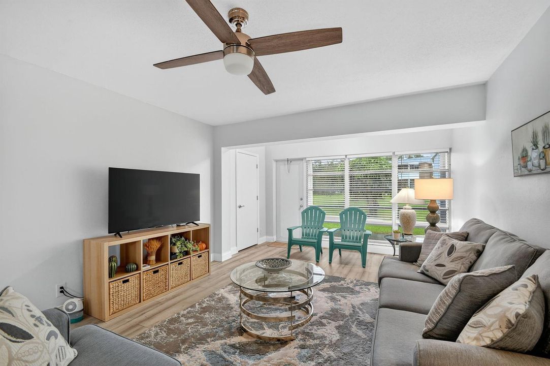 2411 papaya dr lr